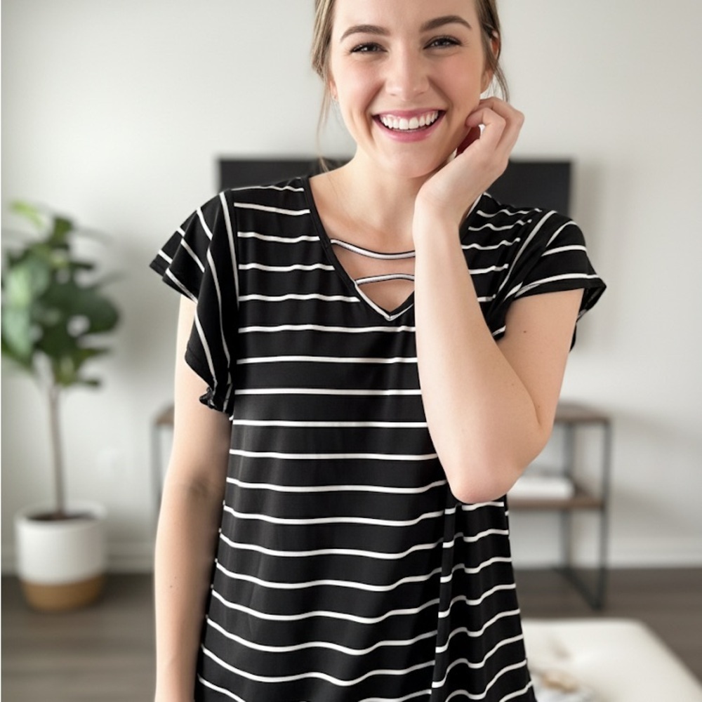 Black and White Striped Short Sleeve Top